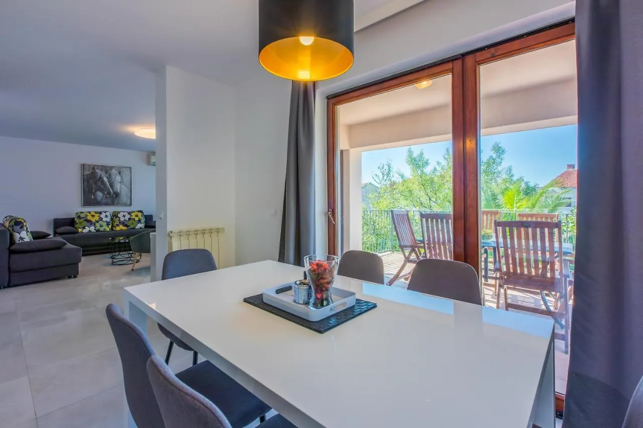 Damir 4+1+1 Apartment Crikvenica