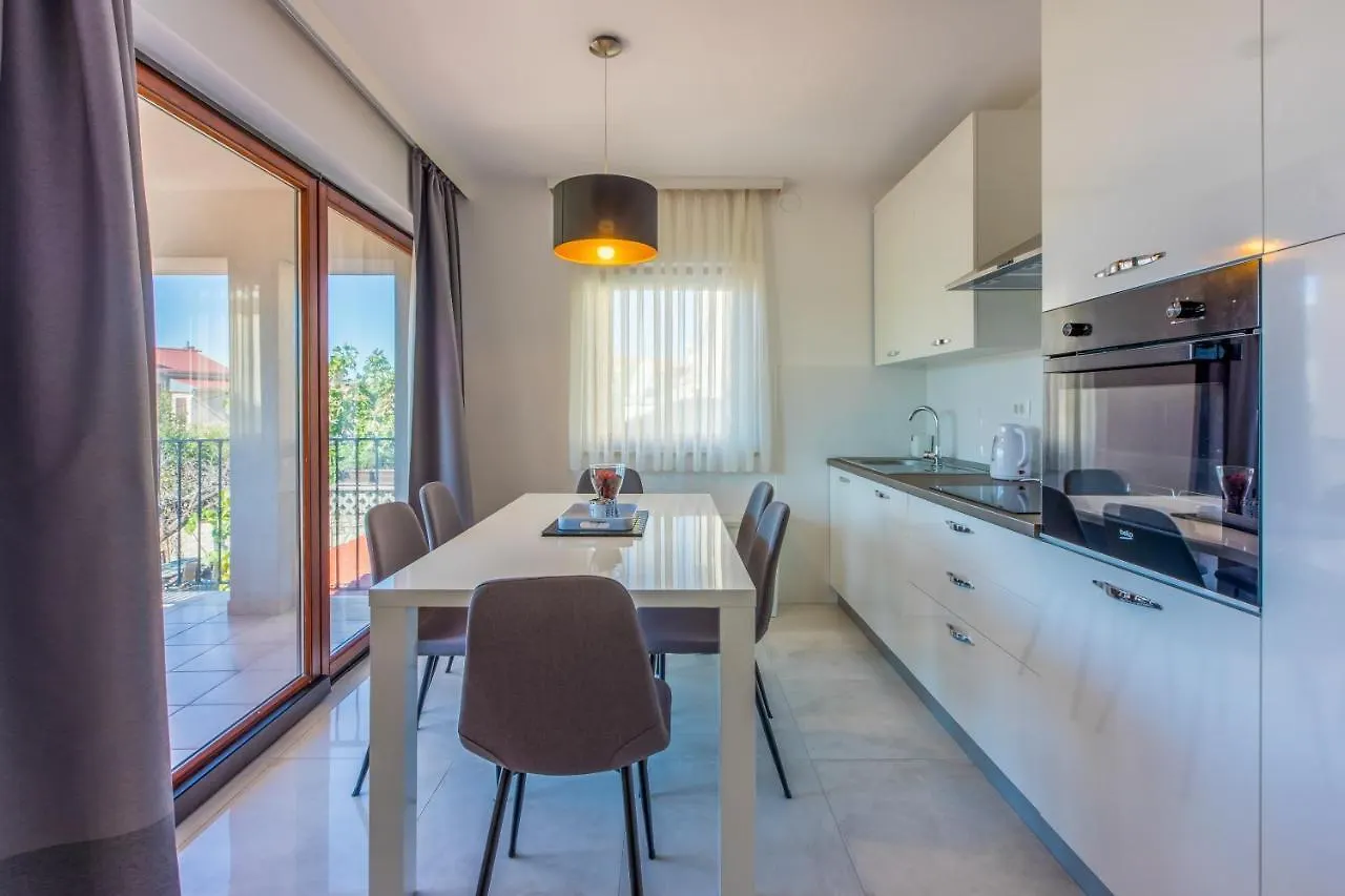 Damir 4+1+1 Apartment Crikvenica