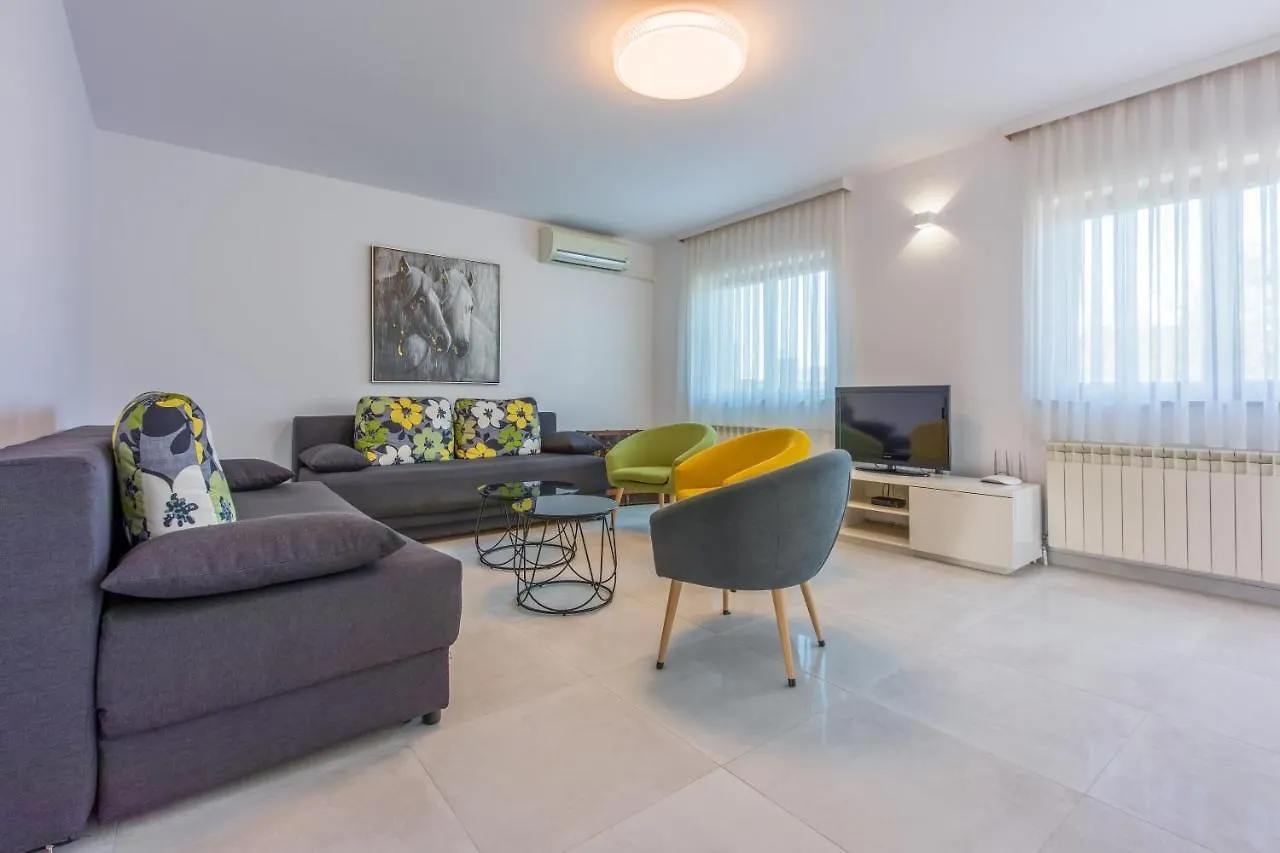 Damir 4+1+1 Apartment Crikvenica
