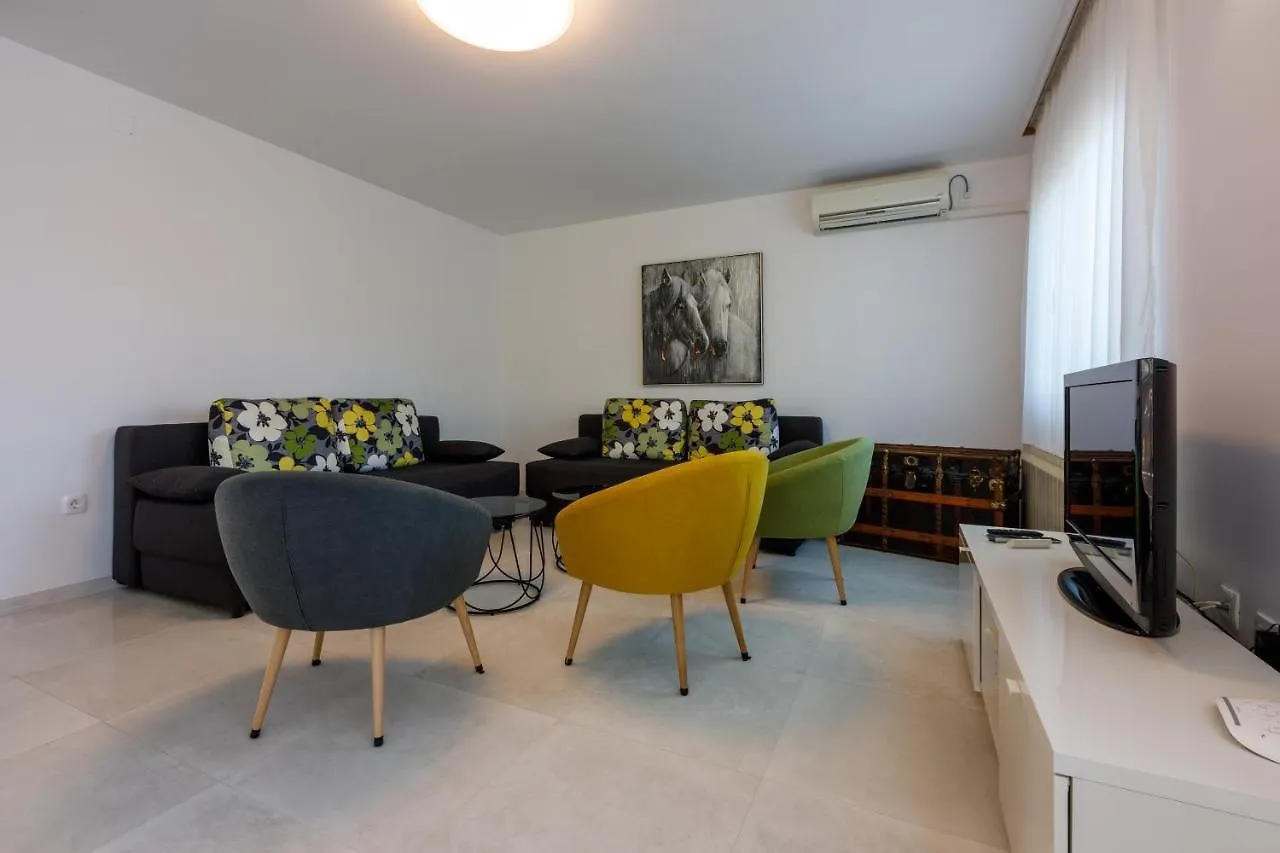 Damir 4+1+1 Apartment Crikvenica