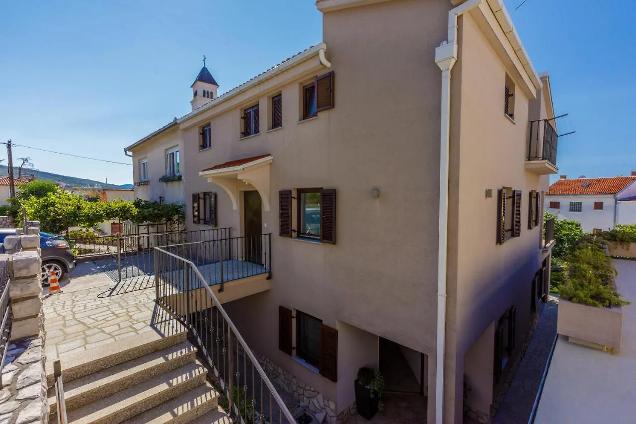 Damir 4+1+1 Apartment Crikvenica 0*,  Croatia