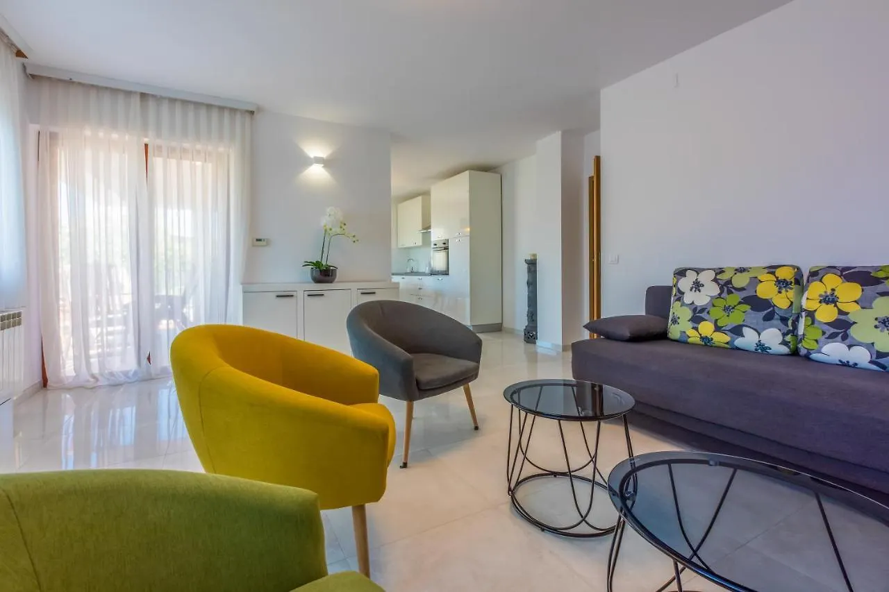 Damir 4+1+1 Apartment Crikvenica