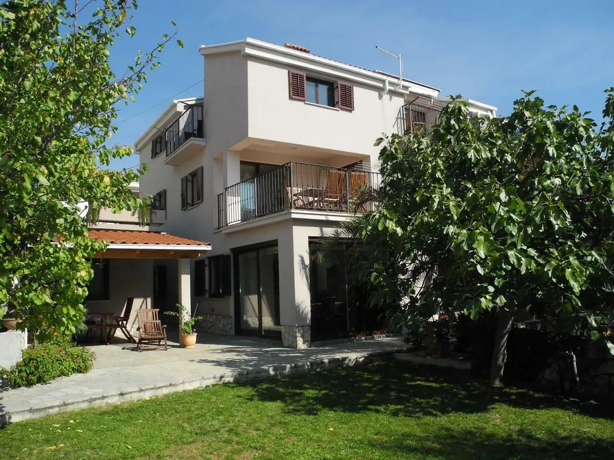 Damir 4+1+1 Apartment Crikvenica 0*,